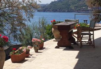 Aci Brezza di Mare has Balcony rooms