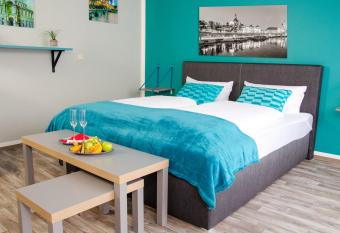 underSTAYtement am Schloss allows 18 year olds to book a room