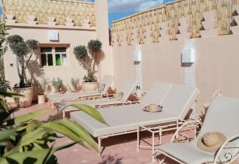 DAR MAR OUKA , Maison d h  tes allows 18 year olds to book a room