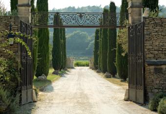 Hostellerie Le Roy Soleil has Balcony rooms