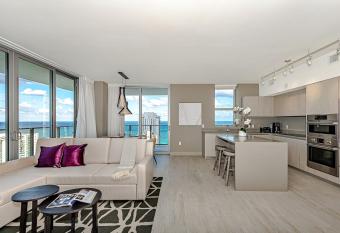 5 Infinity Pool Front Ocean View: Brand New 2BR has rooms with a private hot tub