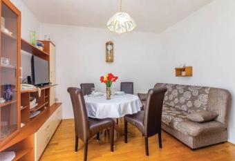 Apartman Anica has Balcony rooms