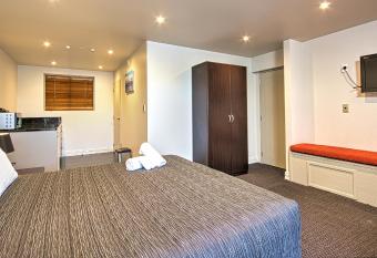 Autoline Queenstown Motel has Balcony rooms