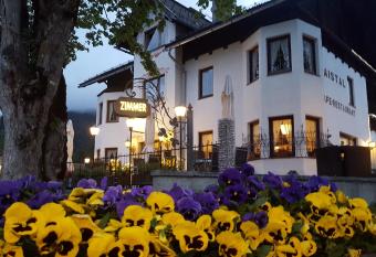 Pension Gasthof Gaistal has Balcony rooms