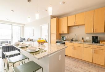 Mint House Detroit - New Center has Balcony rooms