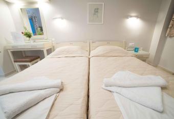 Athena Apartments has Balcony rooms