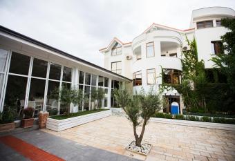 Bella Napoli Hotel has Balcony rooms