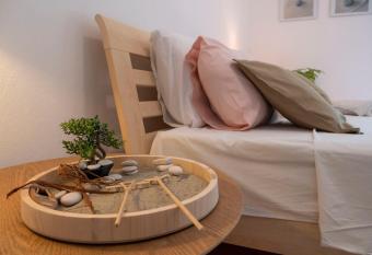 Apartment and Rooms Vilma has Balcony rooms