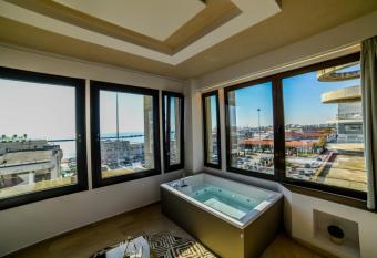 thessaloniki riviera view suites 1 has rooms with a private hot tub