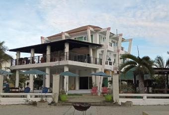North Shores Inn has Balcony rooms