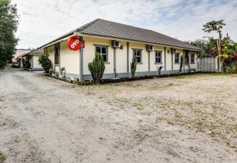 OYO 89660 Raudhah Inn Hotel allows 18 year olds to book a room