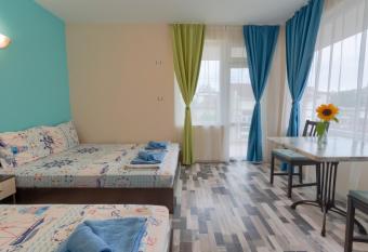 Kazlarov Guest House has Balcony rooms