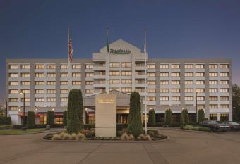Radisson Hotel Seattle Airport has Balcony rooms
