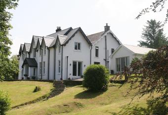 Muxnaw Lodge allows 18 year olds to book a room