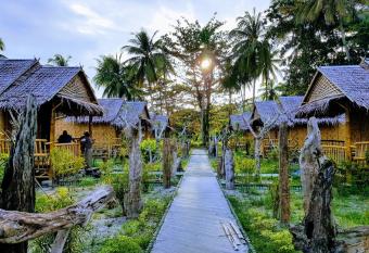 Koh Mook Bungalows has Balcony rooms