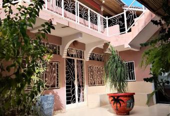 Auberge Le Baobab allows 18 year olds to book a room