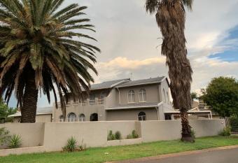 Brackendowns guest star has Balcony rooms