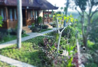 KKorok Hill Cottage has Balcony rooms