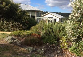 Forrest River Valley - Willy Wagtail Studio allows 18 year olds to book a room