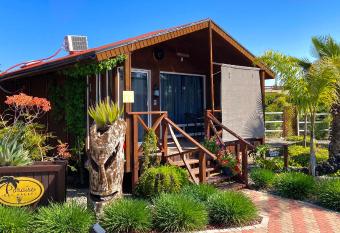 Paraiso del Valle allows 18 year olds to book a room