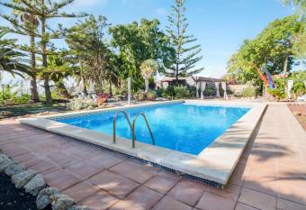 Finca el Rinc  n has Balcony rooms