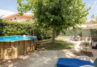 Casa Enriqueta has Smoking/Balcony rooms