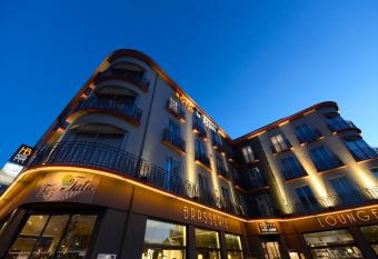 Hotel Le Berry allows 18 year olds to book a room