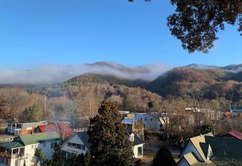 Spring Creek Hotel has Balcony rooms