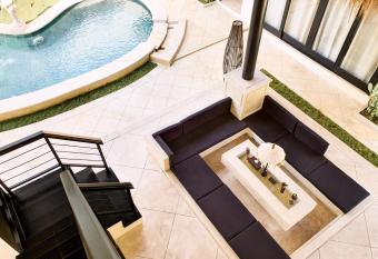 Malicott Athena Private Pool Villa in Seminyak Kuta has rooms with a private hot tub