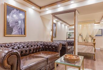 Lord Morgan & Exclusive Design Ni  anta     has rooms with a private hot tub