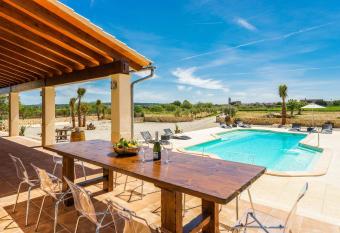 Luz de Luna has Balcony rooms