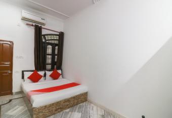 OYO Flagship 64259 Xpress Stays allows 18 year olds to book a room