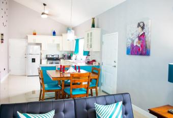 Casa Voilet Vacation Villa allows 18 year olds to book a room