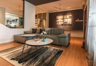 L&P Boutique Residence by Verve (14 Pax) EECH40 has Balcony rooms