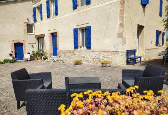 Relais de la poste allows 18 year olds to book a room