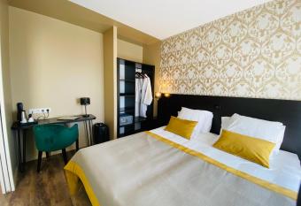 Brame de Sologne allows 18 year olds to book a room