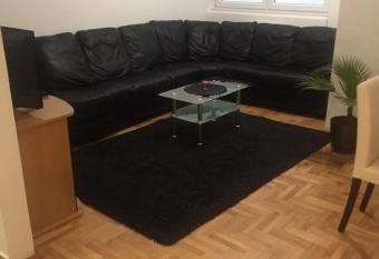 Apartman PE  A  KA ZONA has Balcony rooms