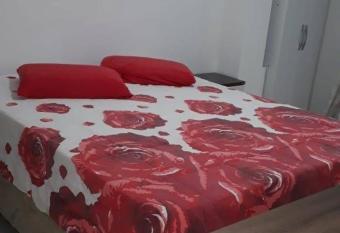 Su  te e Quarto em apartamento familiar, Praia do Morro! allows 18 year olds to book a room