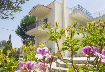 Areti & Maria Apartments has Balcony rooms