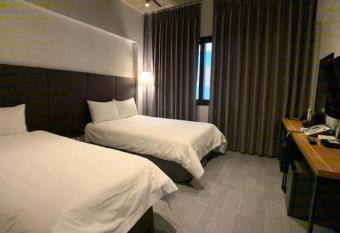 Jeju Renaissance Hotel allows 18 year olds to book a room