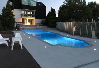 Villa Madison allows 18 year olds to book a room