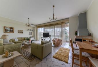 3BD Apartment in the Center has Balcony rooms