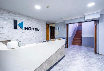 K Hotel 8 allows 18 year olds to book a room
