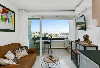 L After Port Nature allows 18 year olds to book a room