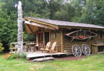 Chambre d h  te atypique  has Balcony rooms
