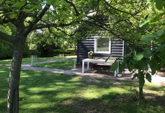 IJSSELMEER Lake houses allows 18 year olds to book a room