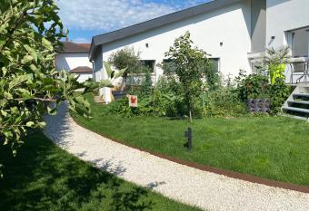 Le clos des Pommiers allows 18 year olds to book a room