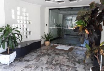 Excelente localiza    o! Perto da praia com estacionamento, ar condicionado, wi-fi e Netflix! allows 18 year olds to book a room