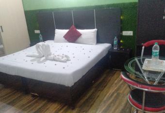 The Palm Tree -Family Stay has Balcony rooms