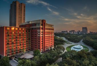 Hotel Zaza Houston Museum District has Balcony rooms